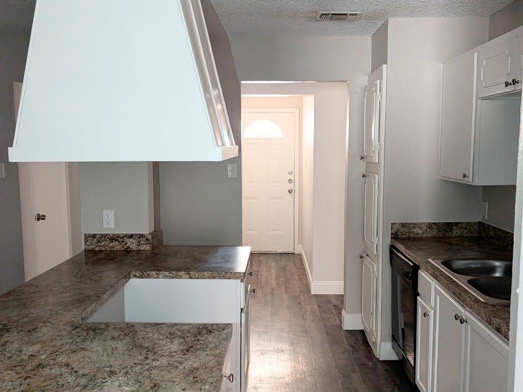 1116 Cindy St - Photo 7 of 17