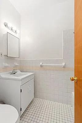 205 W 122Nd St - Photo 4 of 5