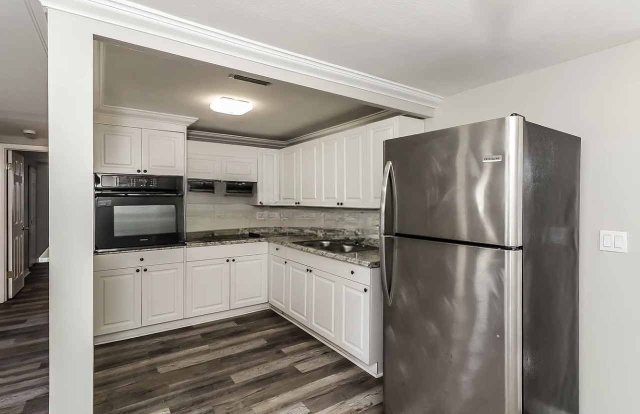 12905 Kings Manor Ave - Photo 3 of 6