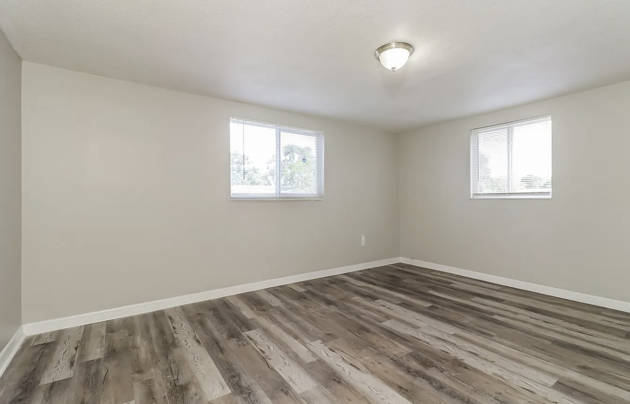 12905 Kings Manor Ave - Photo 4 of 6