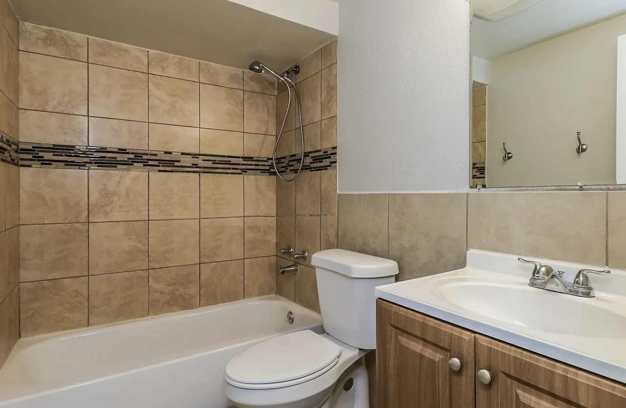 12905 Kings Manor Ave - Photo 5 of 6