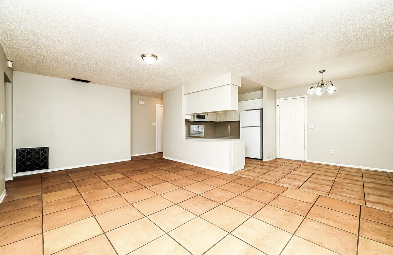 612 Charter Ct - Photo 2 of 6