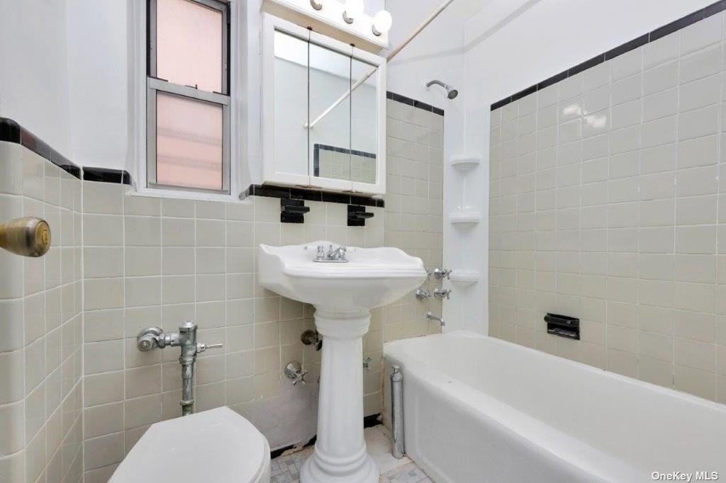 2167 33rd St #4E - Photo 5 of 5