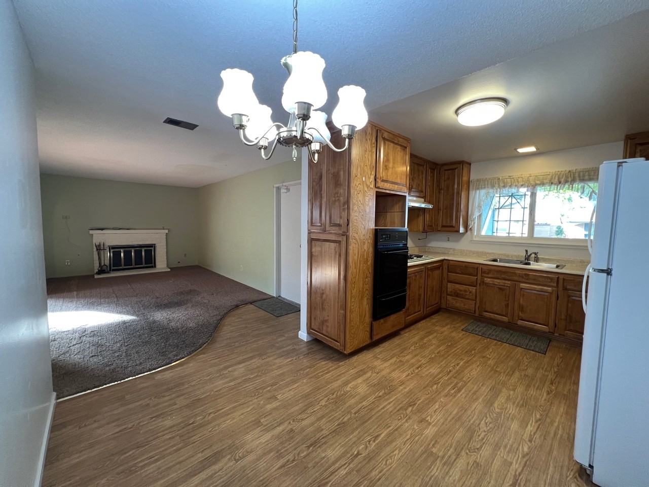 1308 W Lime Ave - Photo 4 of 17