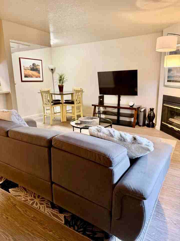 Hollister Apartment Complex - Photo 7 of 32
