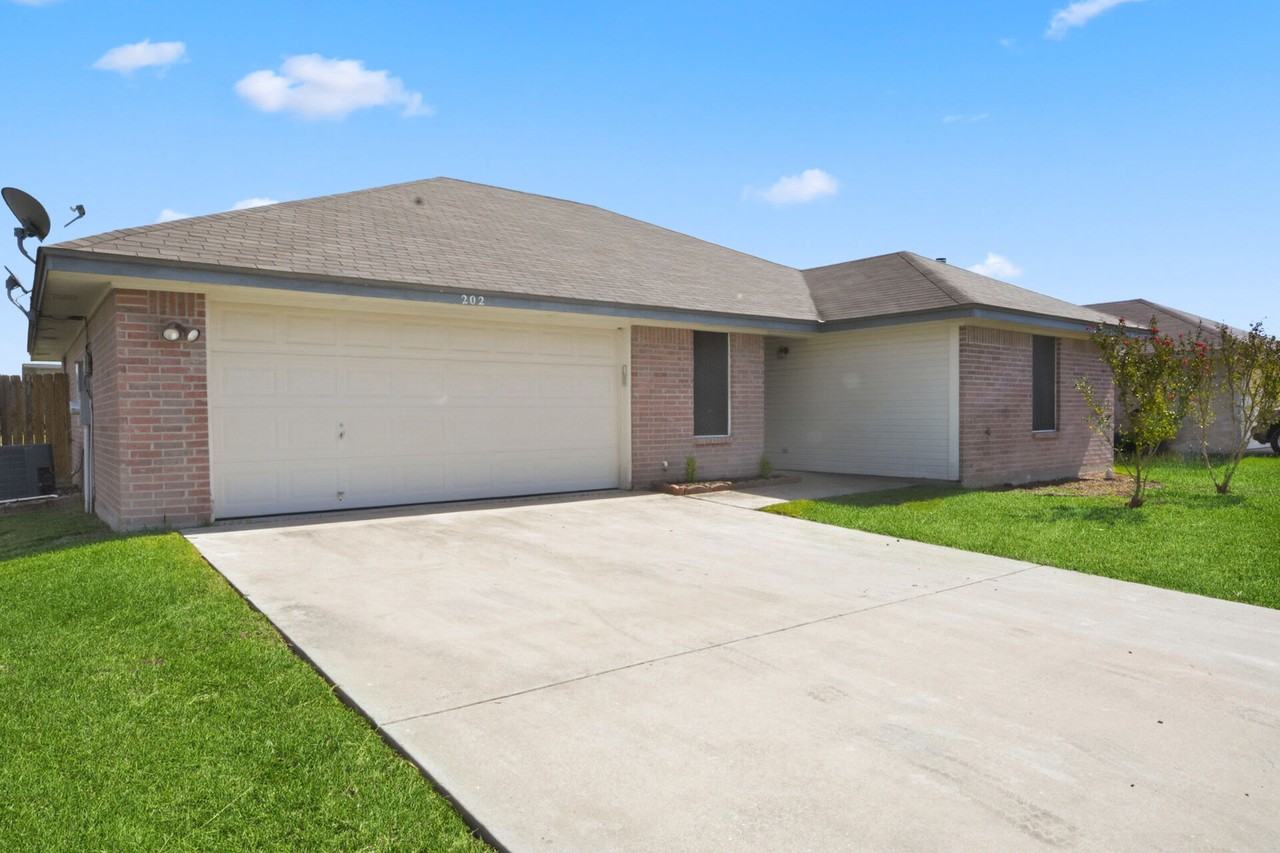 202 Sims Ridge Dr - Photo 2 of 16
