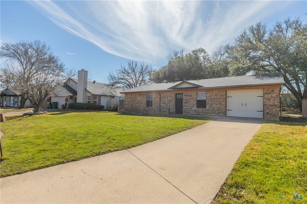 1104 Renee Spur - Photo 2 of 16