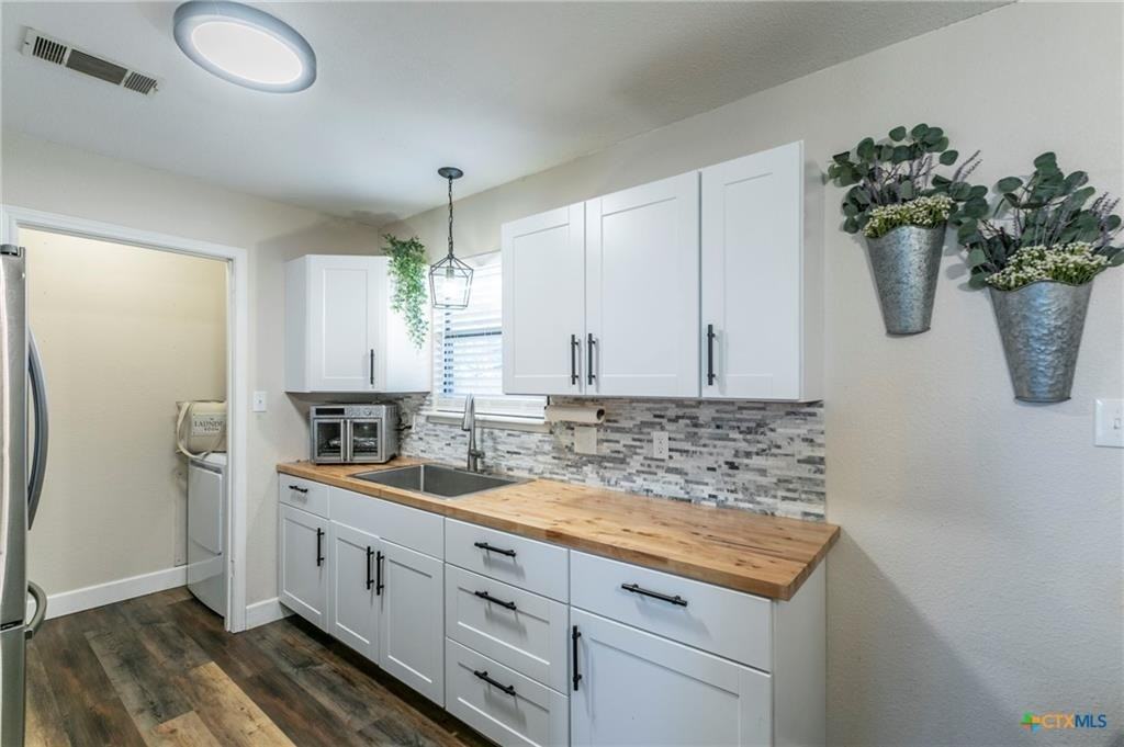 1104 Renee Spur - Photo 3 of 16