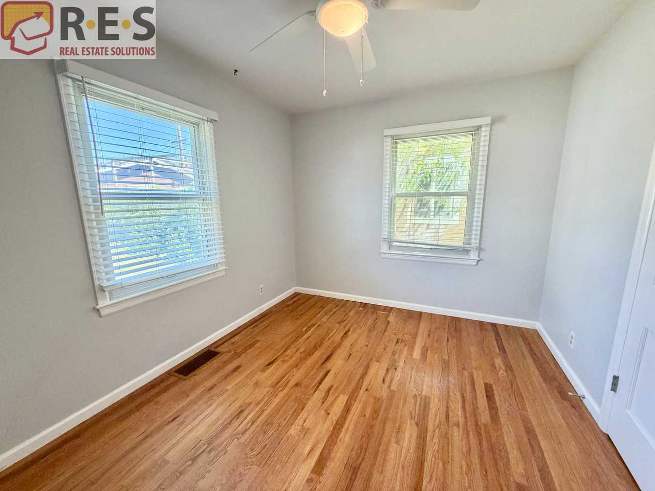 2216 Elmira St - Photo 7 of 13