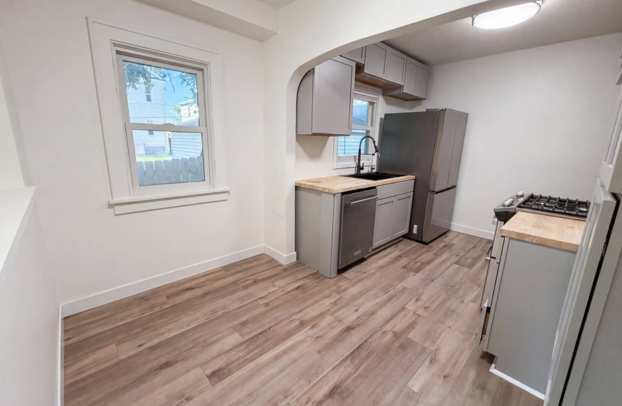 2715 Irving Ave N - Photo 2 of 16