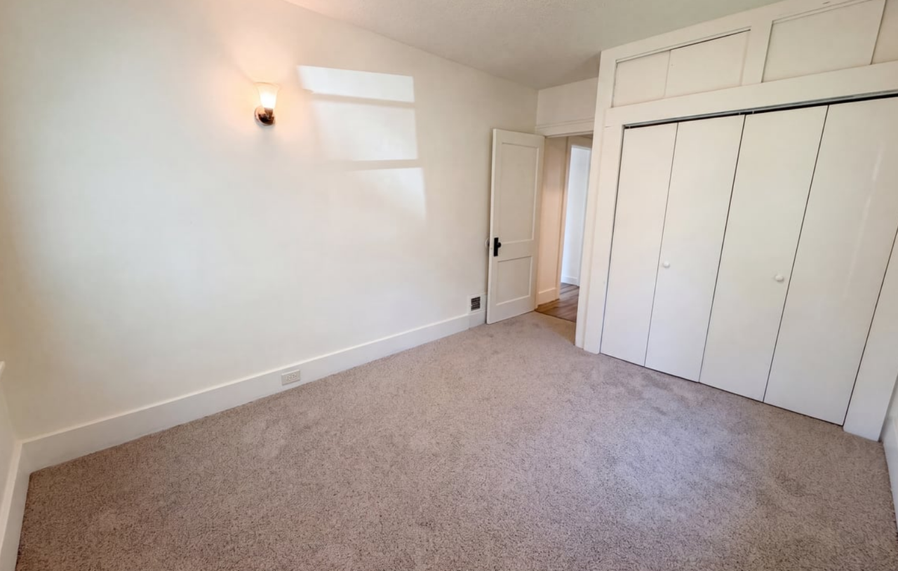 2715 Irving Ave N - Photo 4 of 16