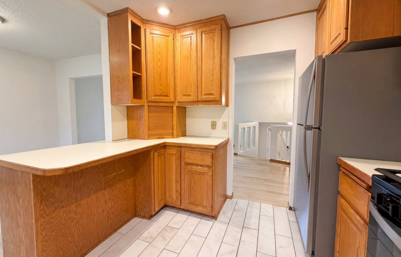 6475 Grandview Dr - Photo 4 of 13
