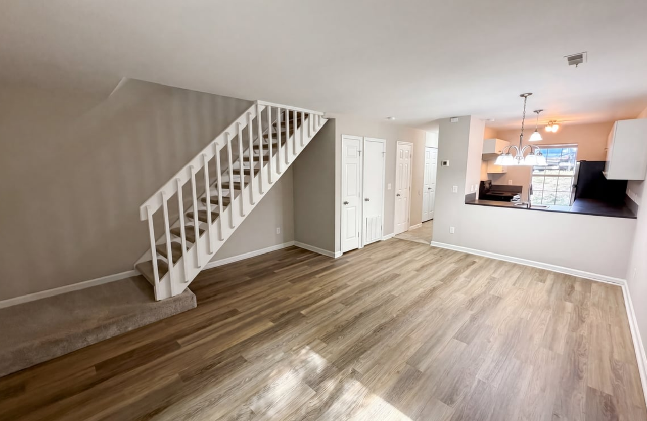4037 Briarhill Dr - Photo 4 of 8