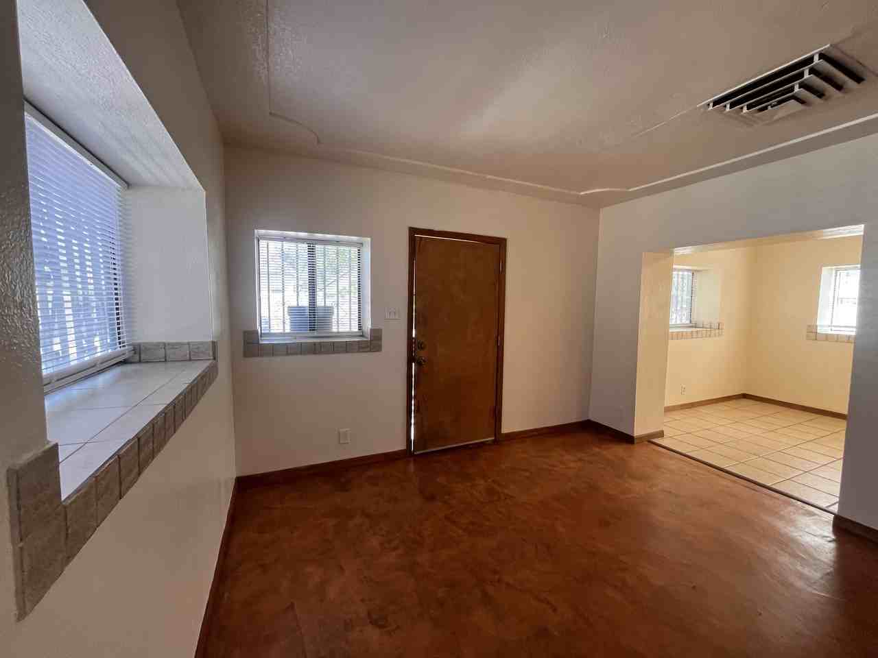410 Pacific Ave Se - Photo 2 of 34