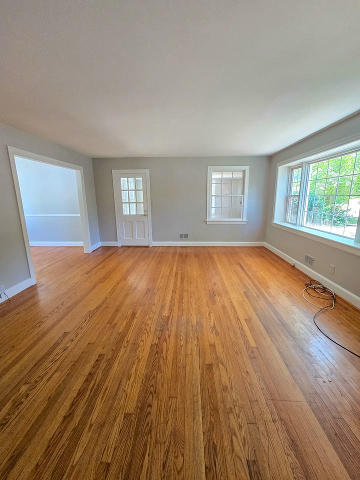 3428 Wade Ave - Photo 3 of 36