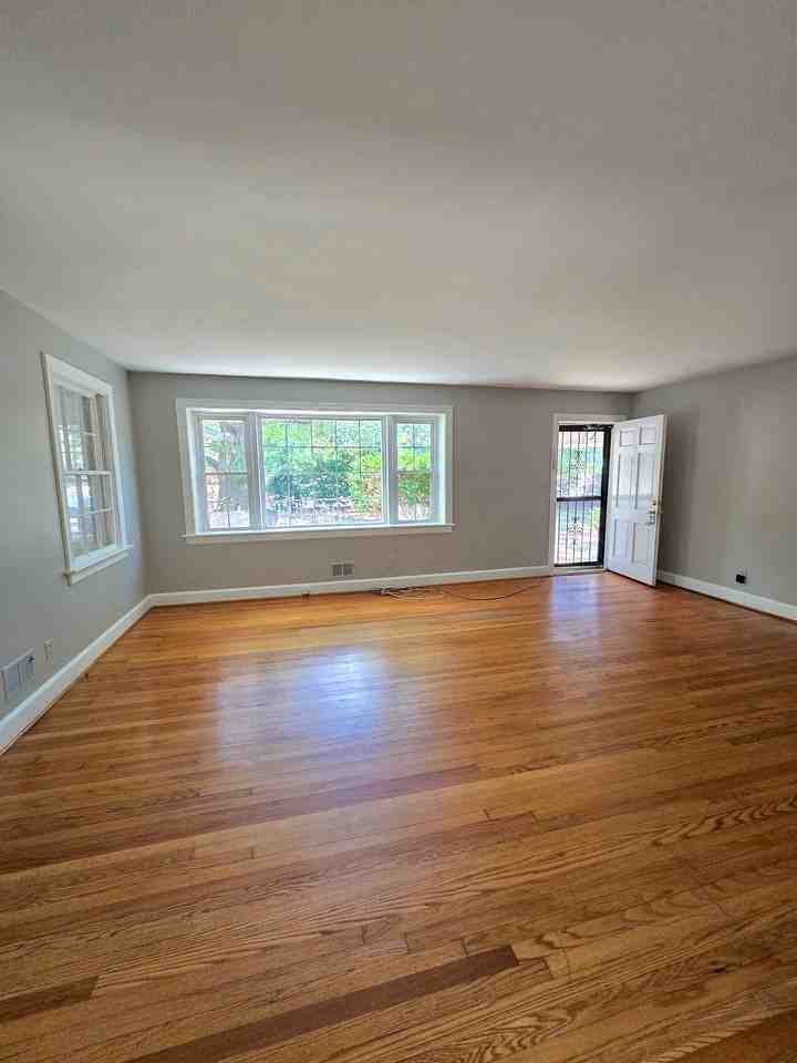 3428 Wade Ave - Photo 4 of 36