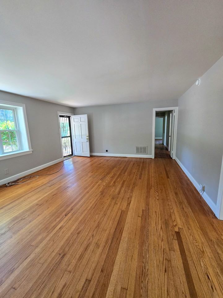 3428 Wade Ave - Photo 5 of 36