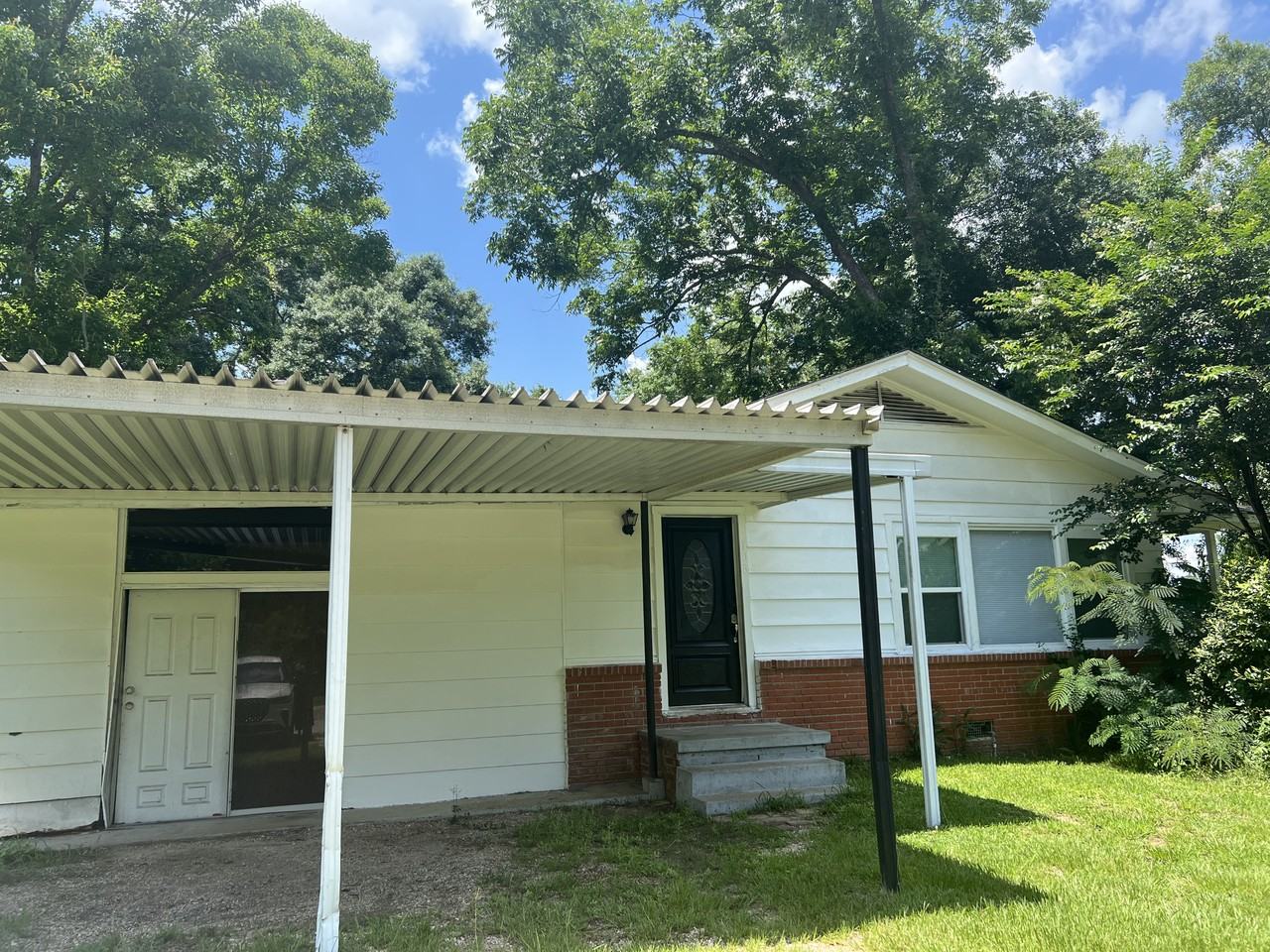 108 Azalea Dr - Photo 2 of 10