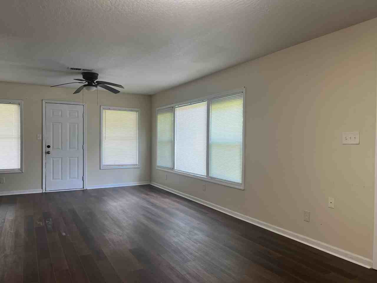 108 Azalea Dr - Photo 4 of 10