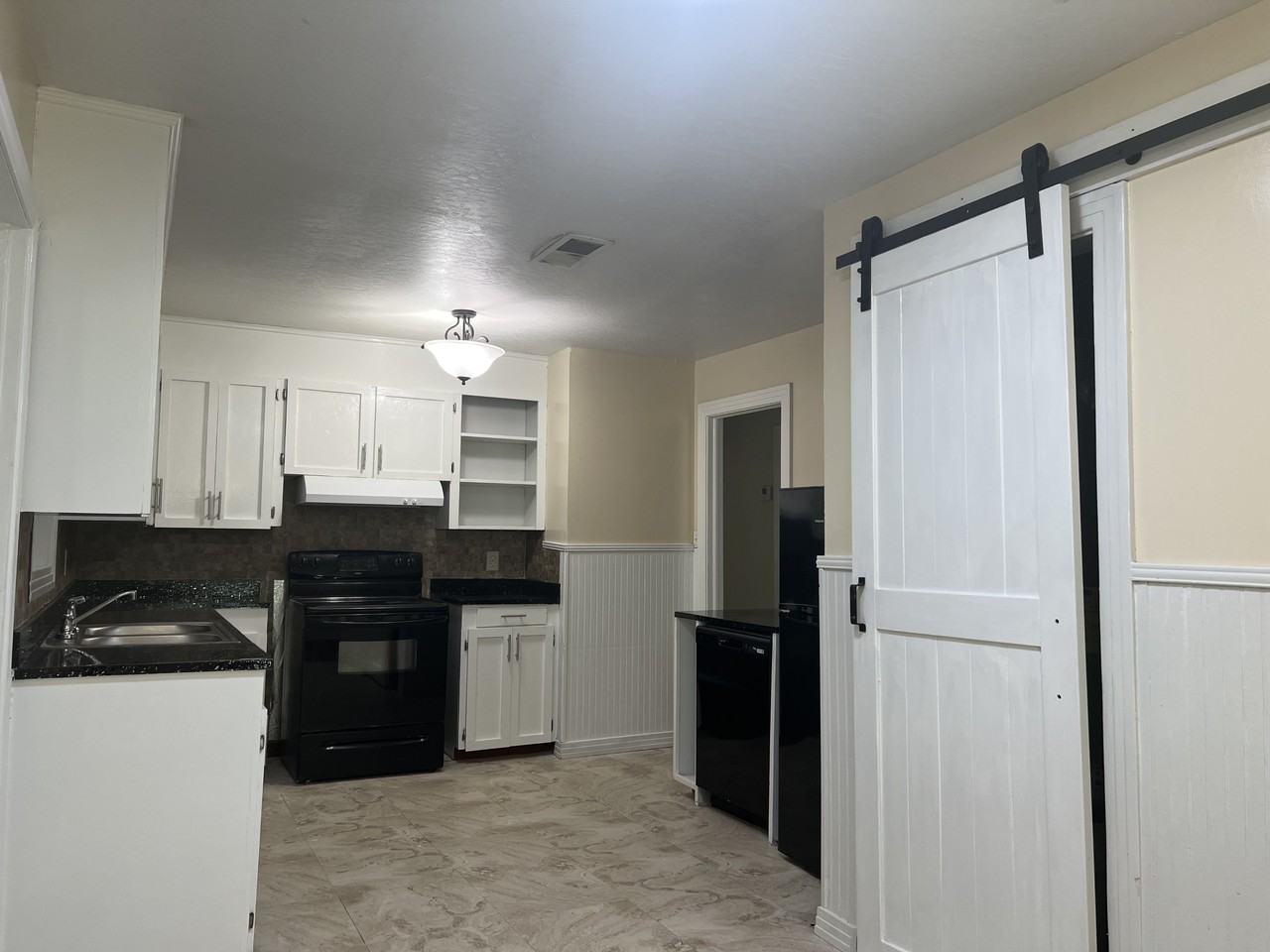 108 Azalea Dr - Photo 5 of 10