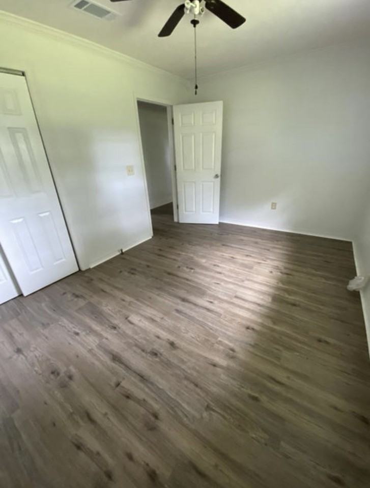608 E 15th St - Photo 5 of 10