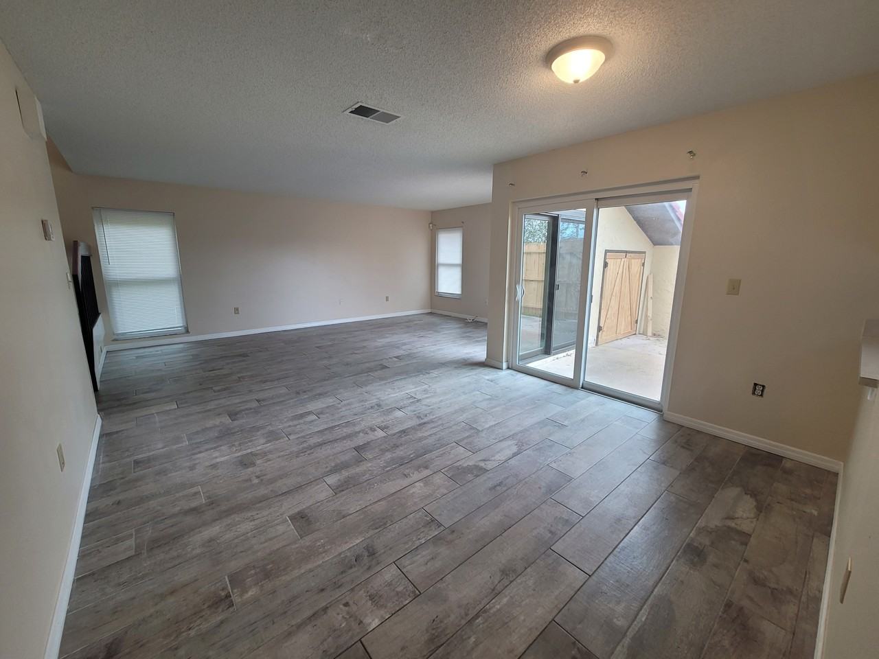 456 Hunter Cir - Photo 4 of 19