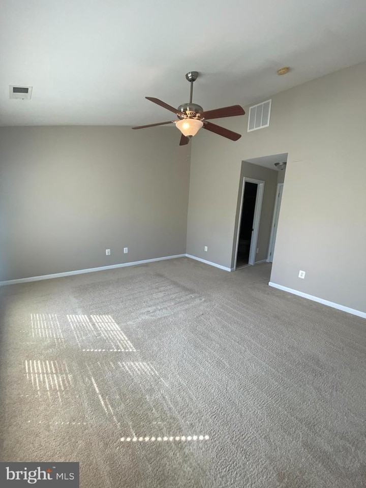 25039 Justice Dr - Photo 3 of 21