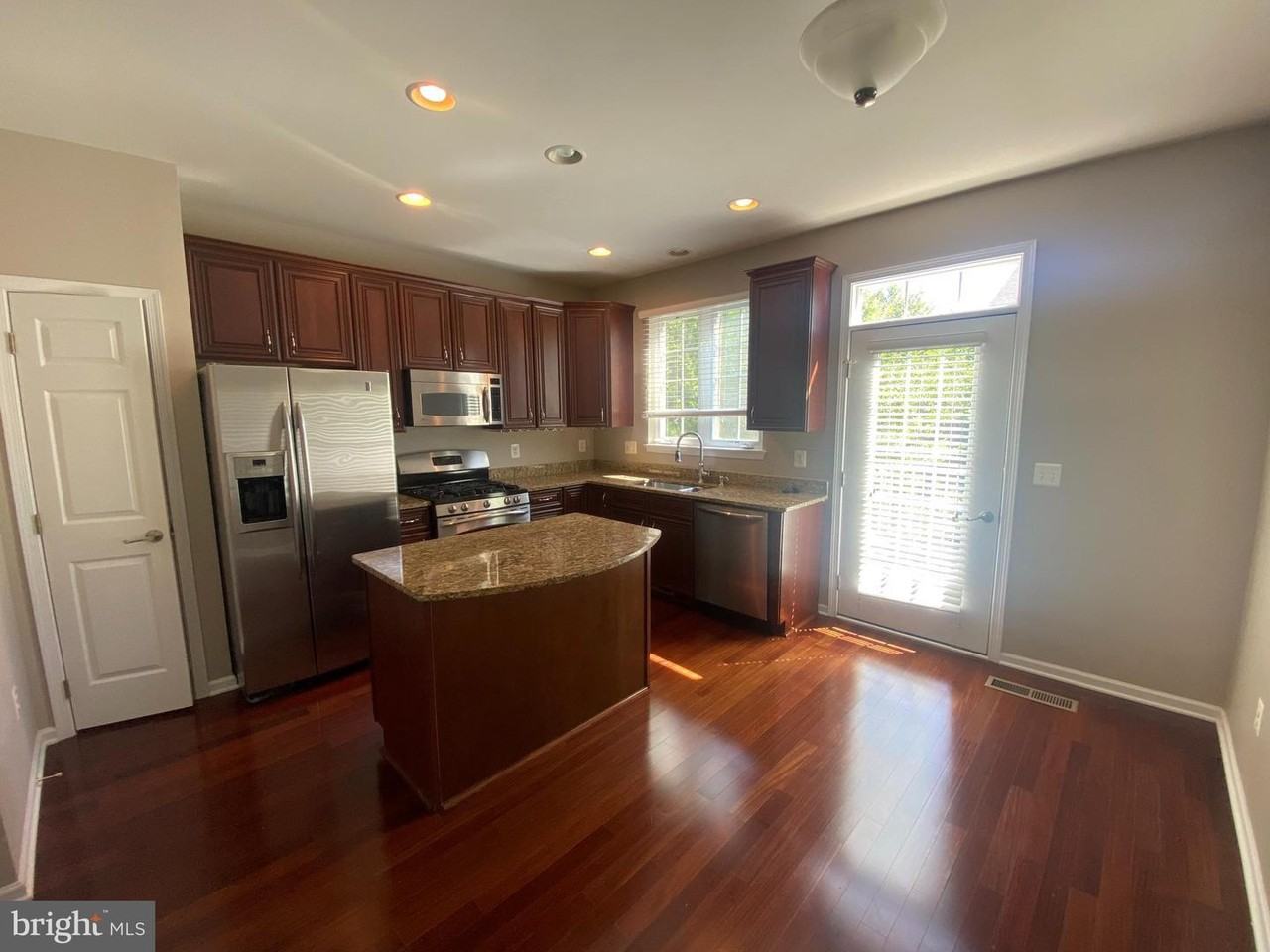 25039 Justice Dr - Photo 5 of 21