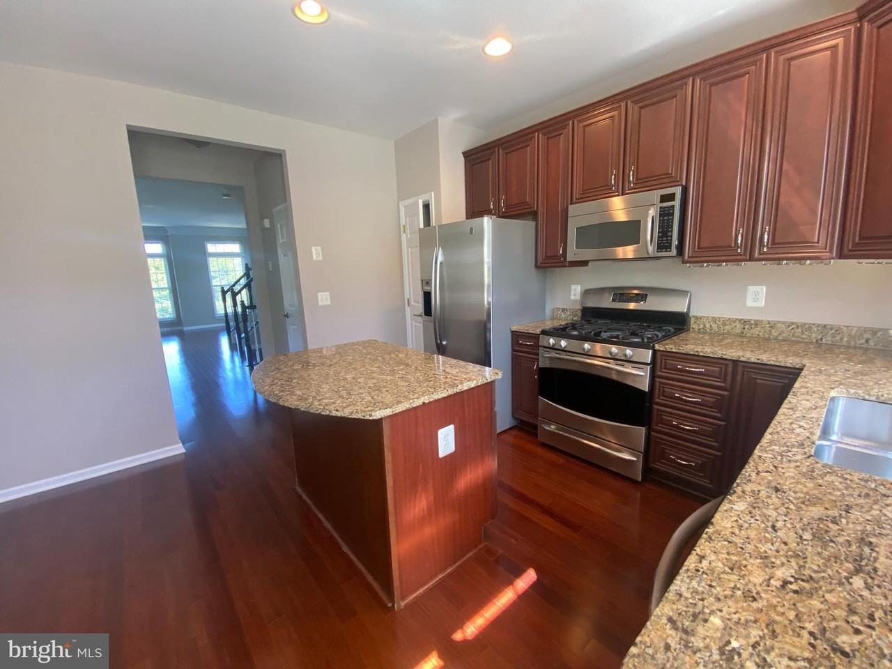 25039 Justice Dr - Photo 6 of 21