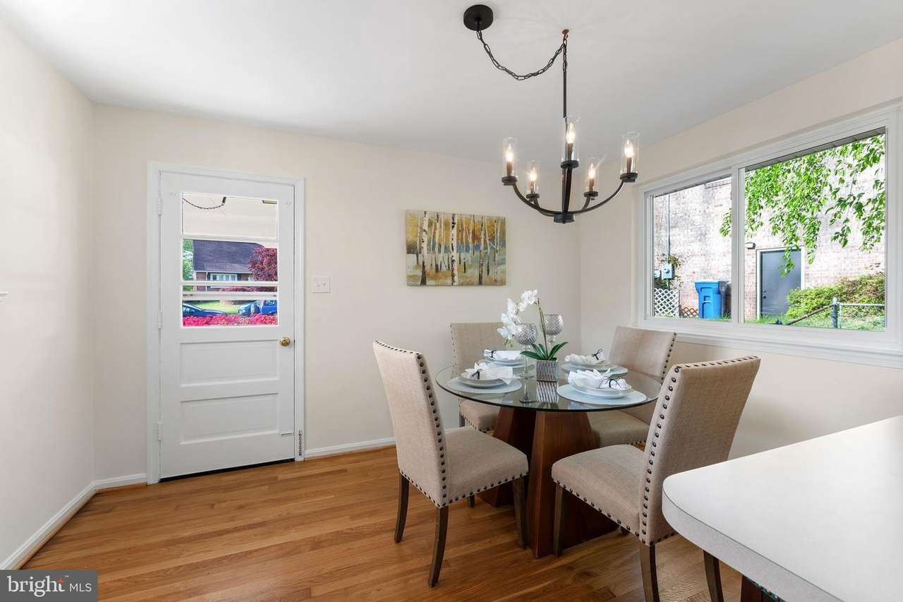 8459 Thames St - Photo 5 of 14