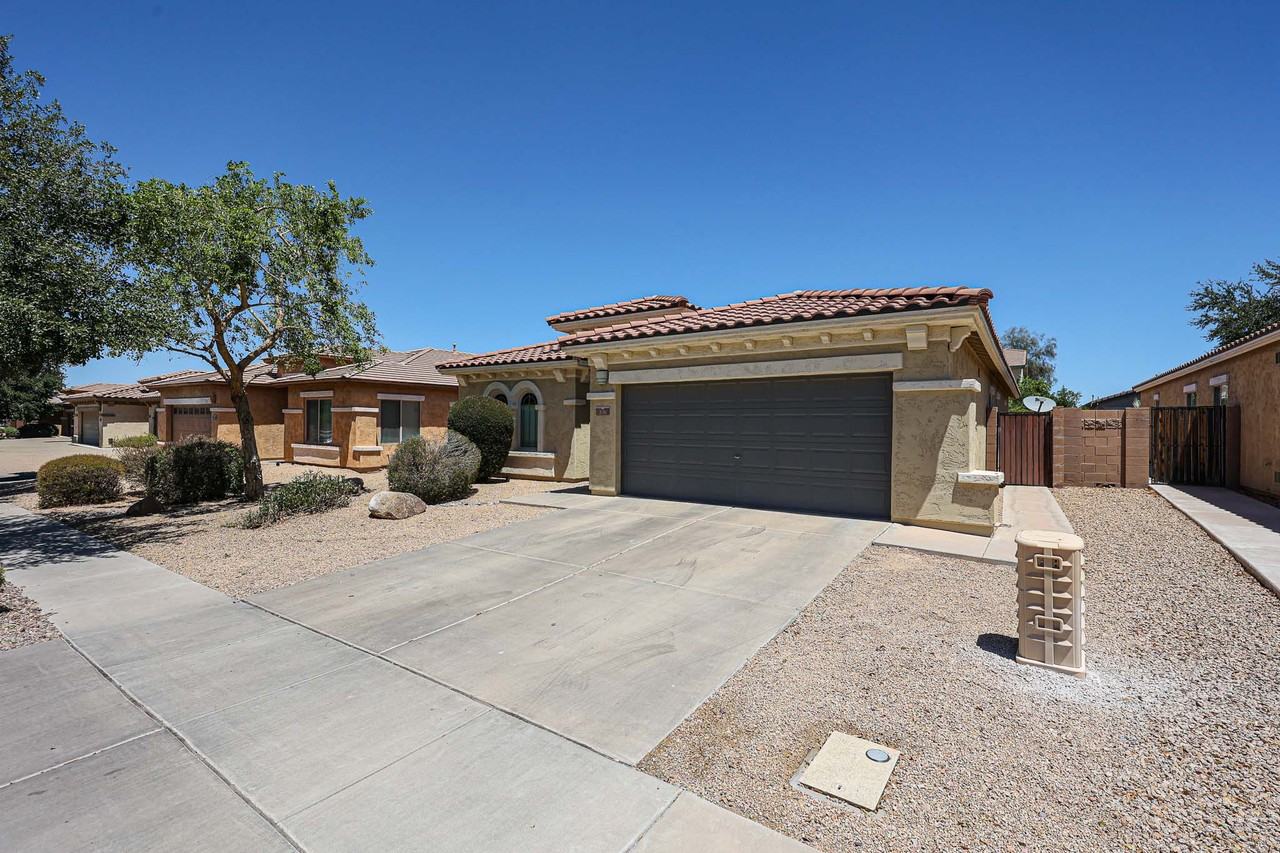 876 E Riviera Pl - Photo 3 of 38
