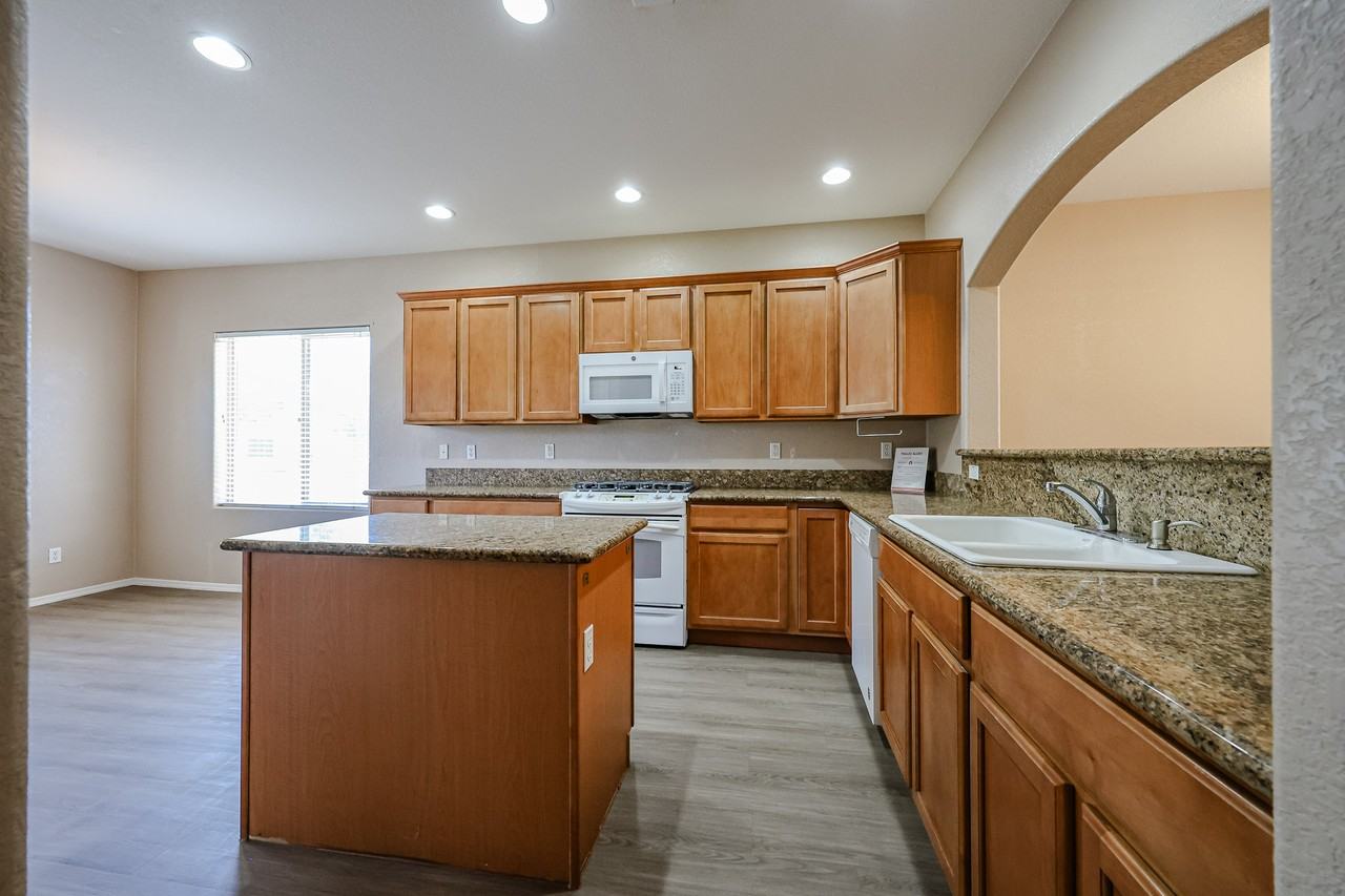 876 E Riviera Pl - Photo 5 of 38
