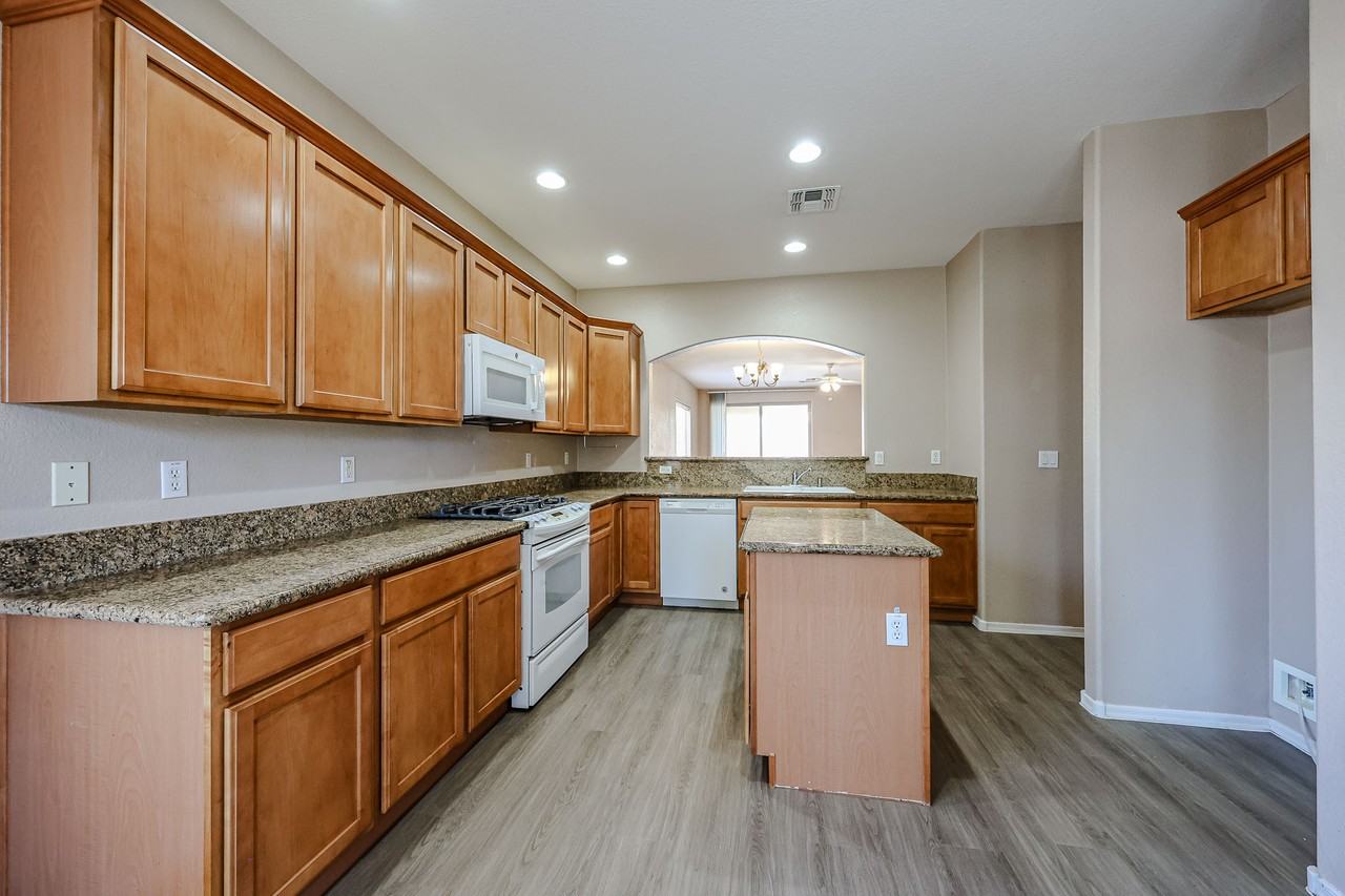 876 E Riviera Pl - Photo 7 of 38