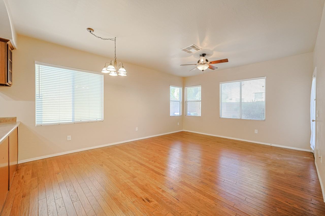 35101 N 30th Ln - Photo 4 of 36