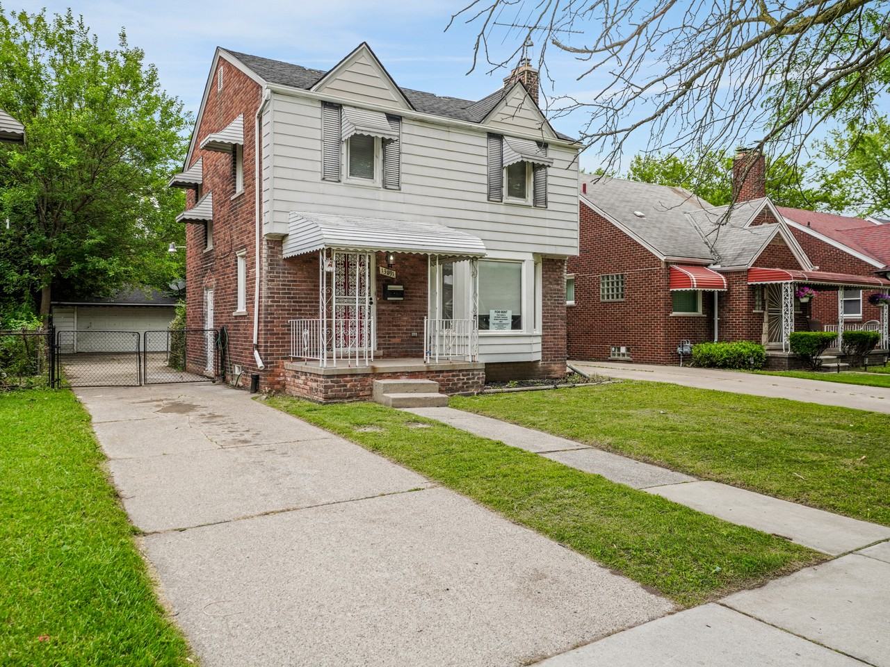 13891 Fairmount Dr - Photo 2 of 31