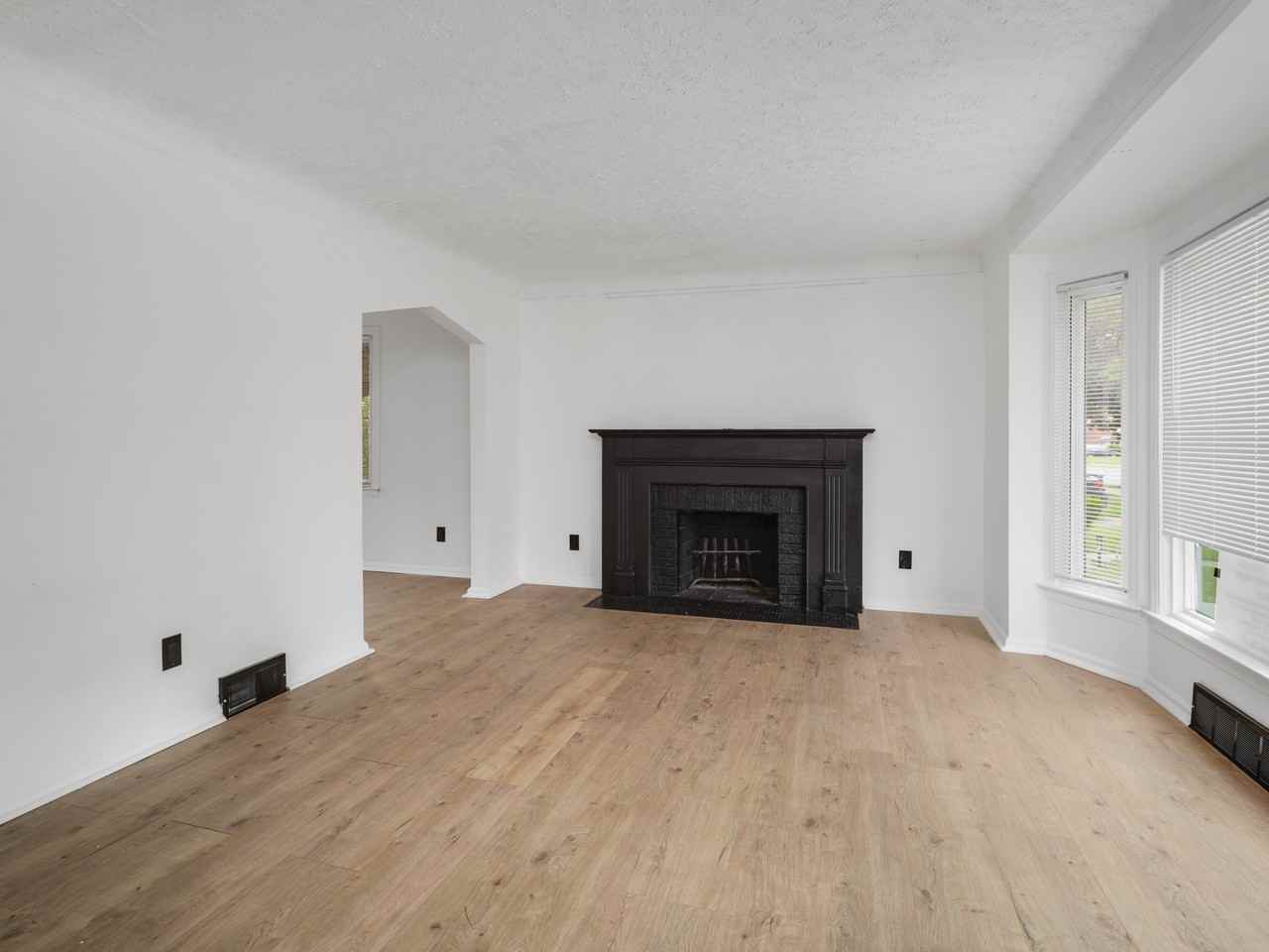 13891 Fairmount Dr - Photo 4 of 31