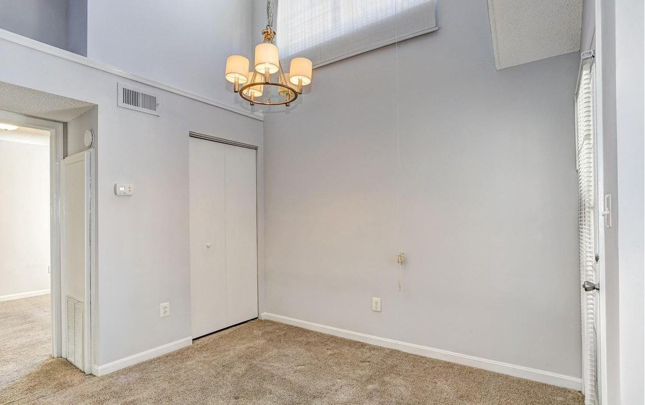 15823 Easthaven Ct - Photo 5 of 17