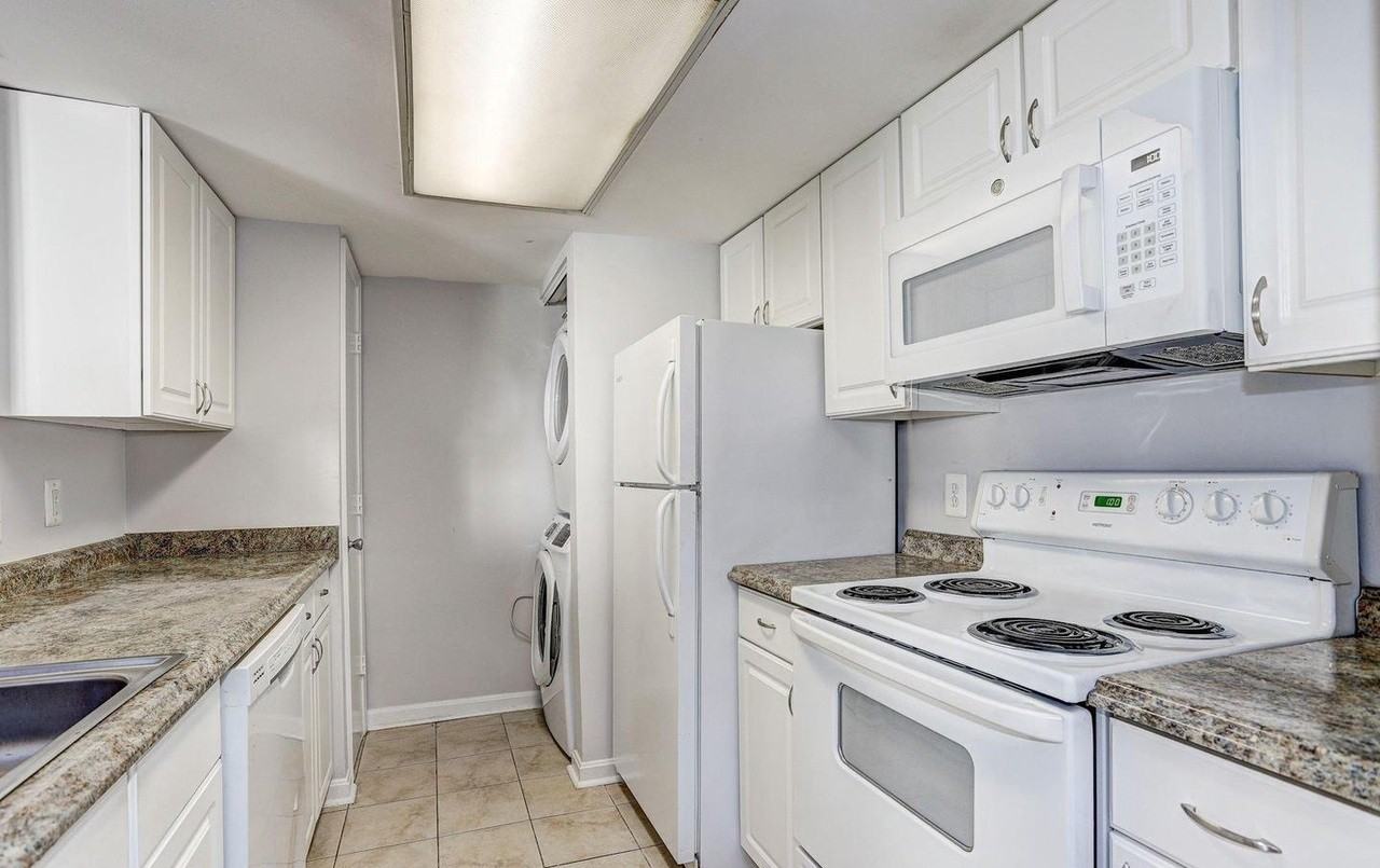 15823 Easthaven Ct - Photo 6 of 17