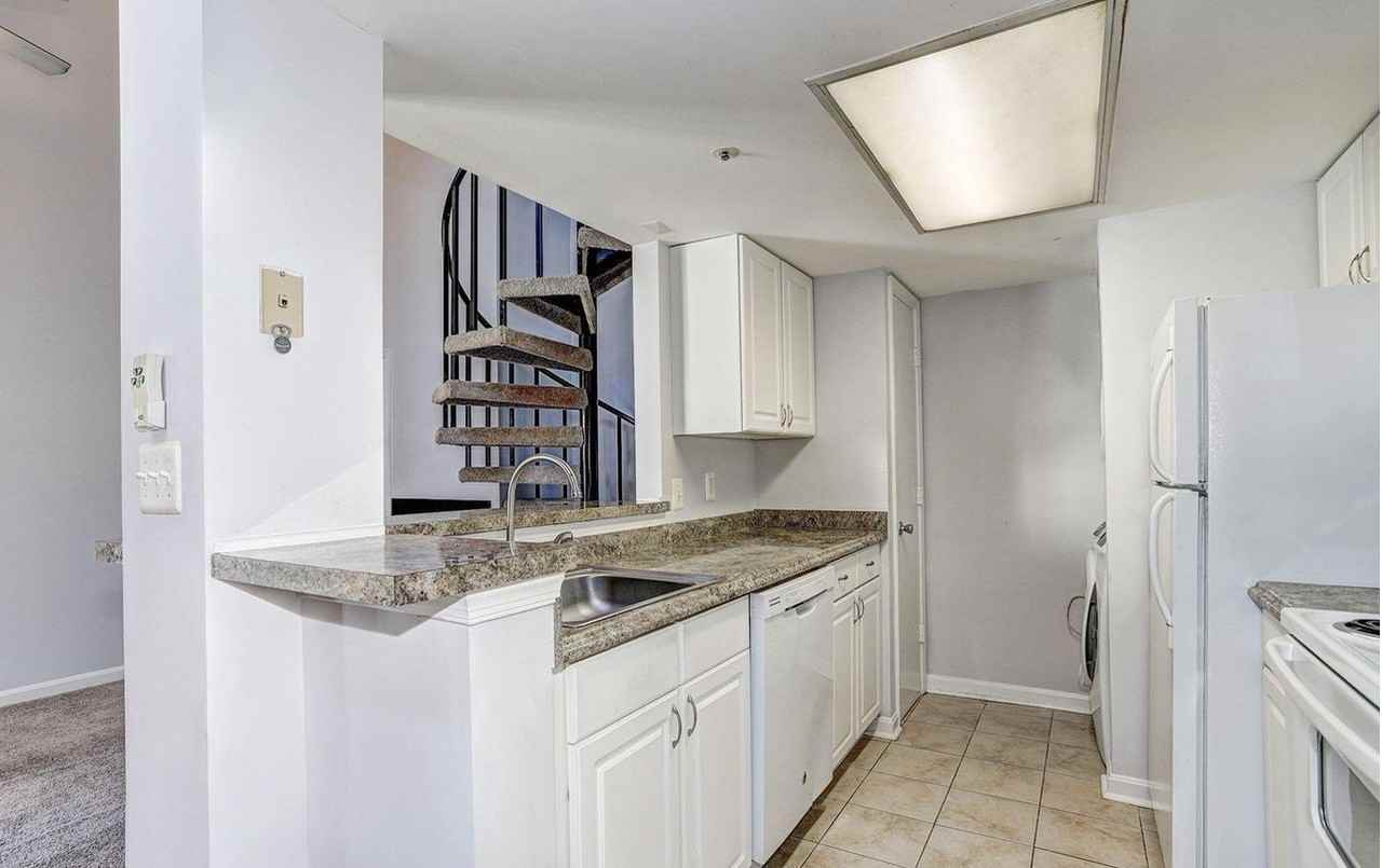 15823 Easthaven Ct - Photo 7 of 17