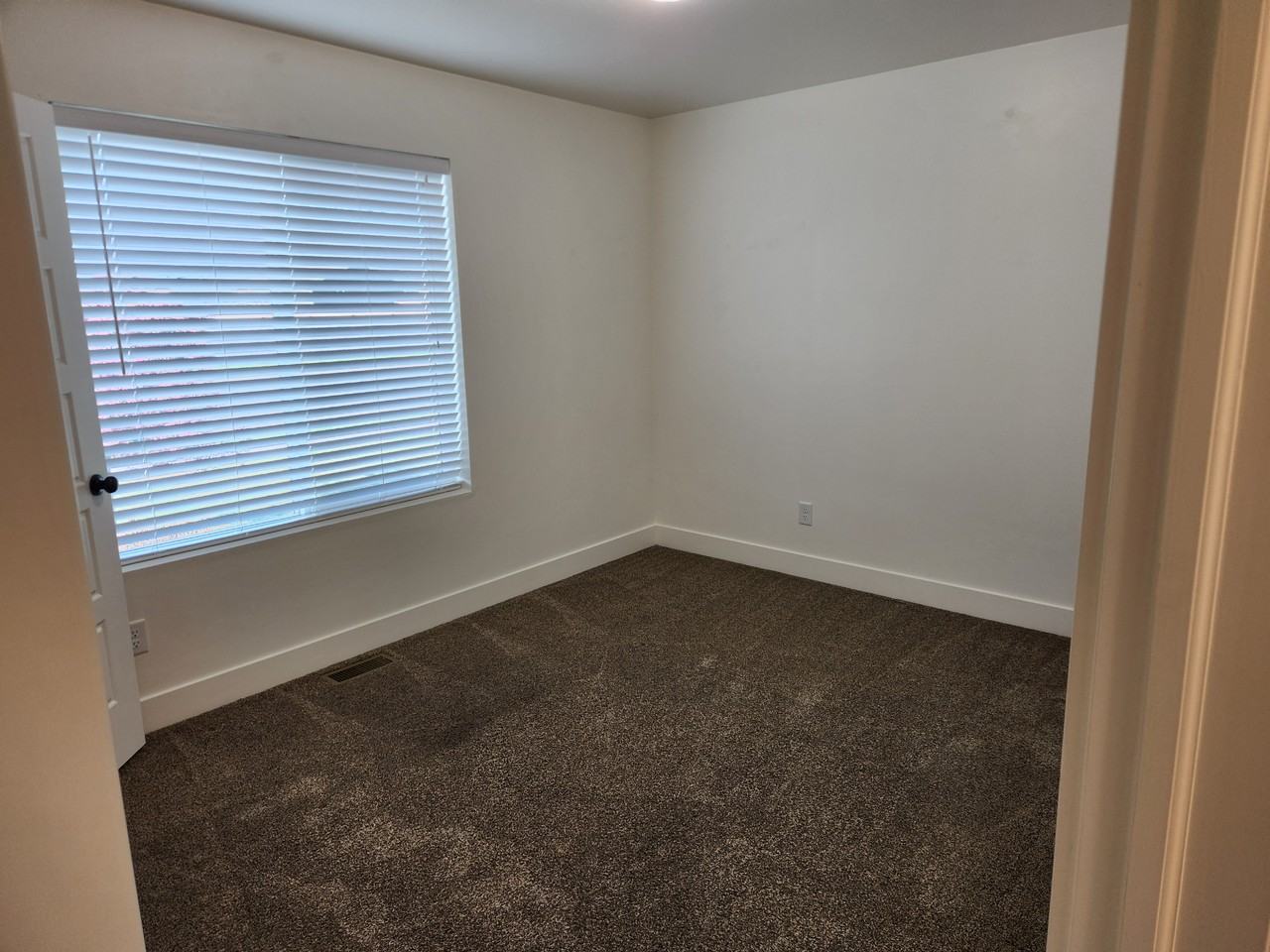 4048 Madina St - Photo 6 of 14