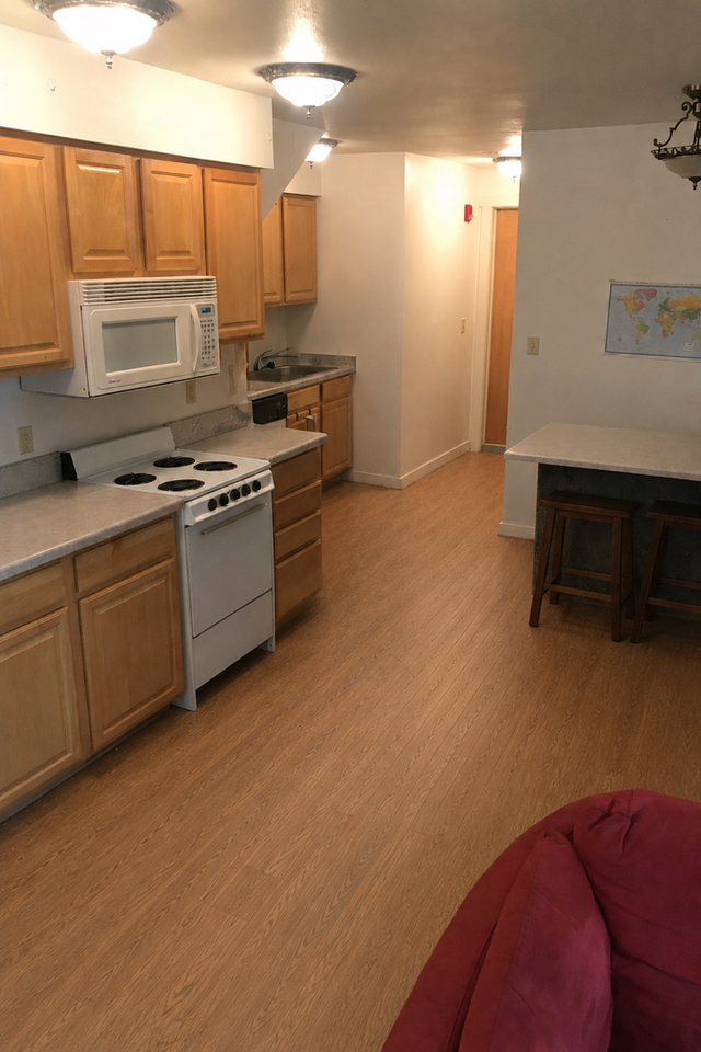 810 - Photo 2 of 5