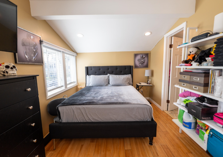 1124 Catherine St #201 - Photo 2 of 8