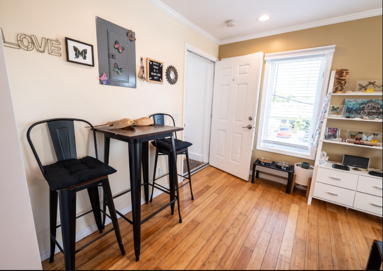 1124 Catherine St #201 - Photo 5 of 8