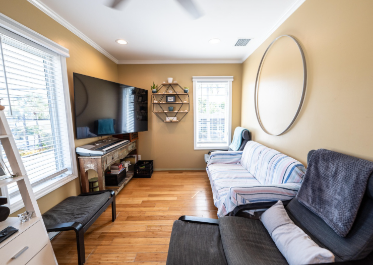 1124 Catherine St #201 - Photo 7 of 8