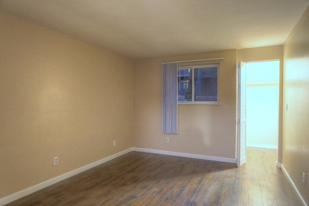 14515 Ne 32nd St - Photo 5 of 8