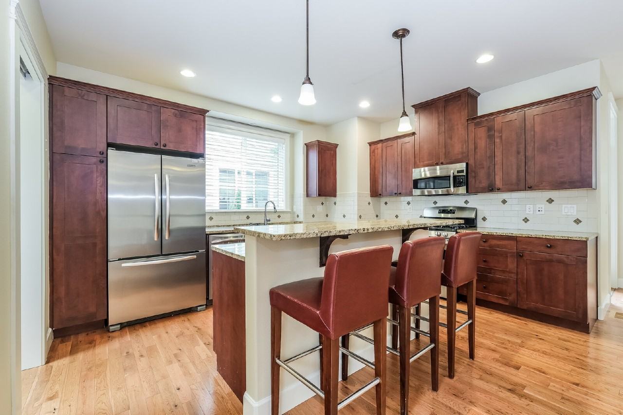 2170 Ne Morgan Ln - Photo 5 of 15