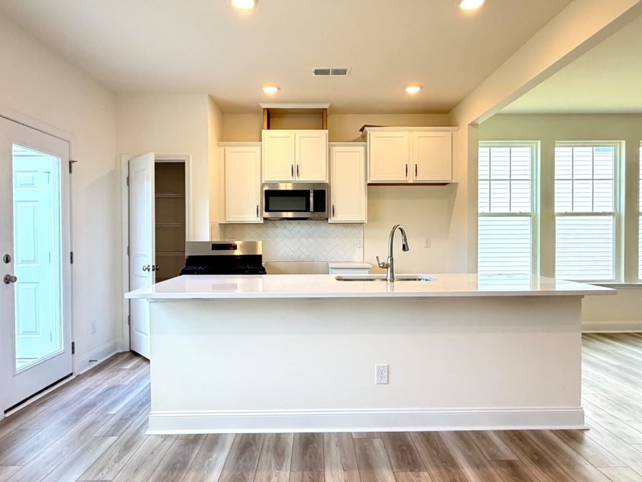 50 Amaryllis Ln - Photo 3 of 22