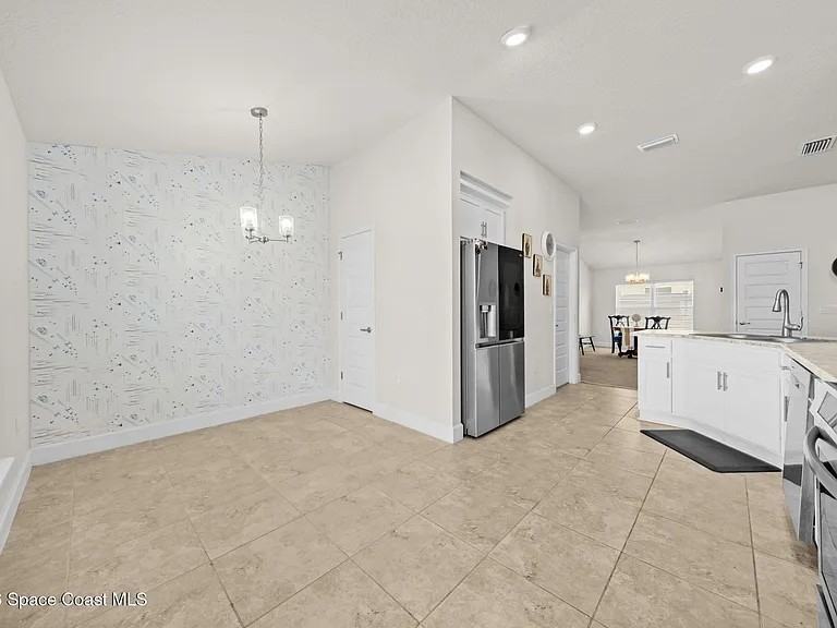 695 Lantana St - Photo 3 of 24