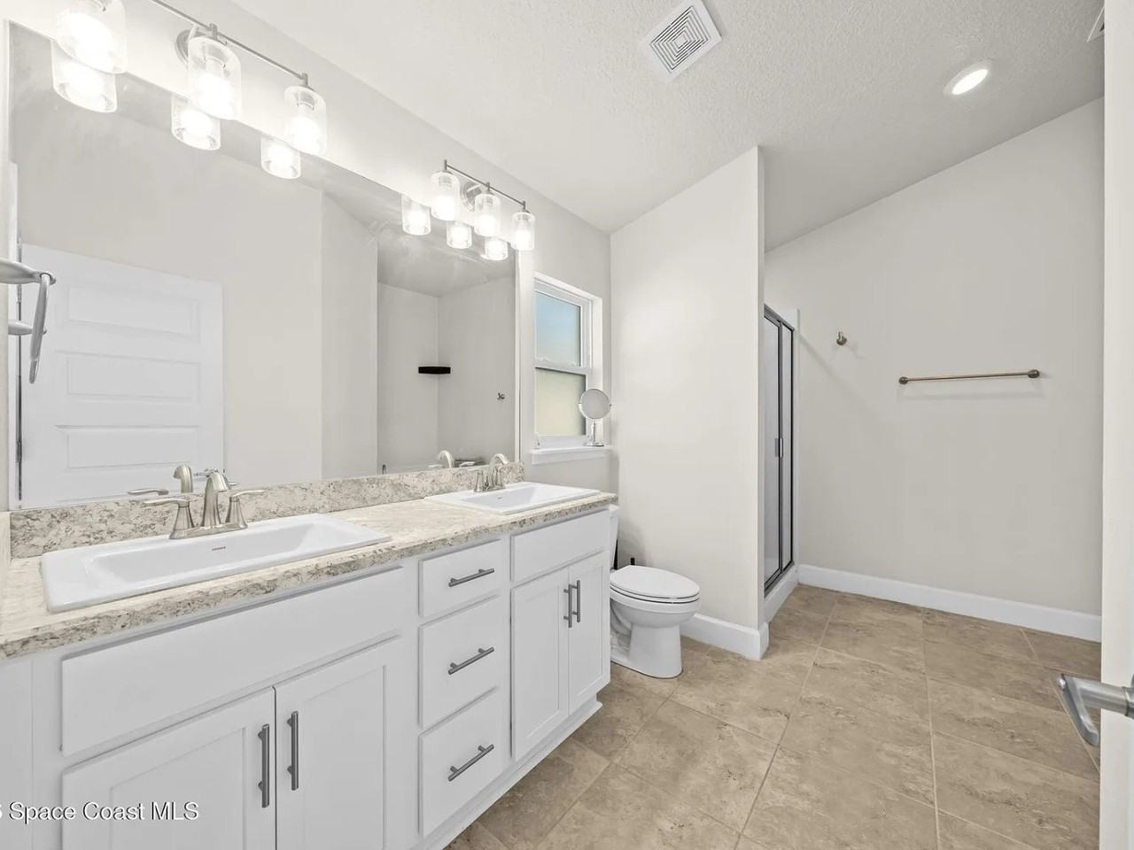 695 Lantana St - Photo 5 of 24