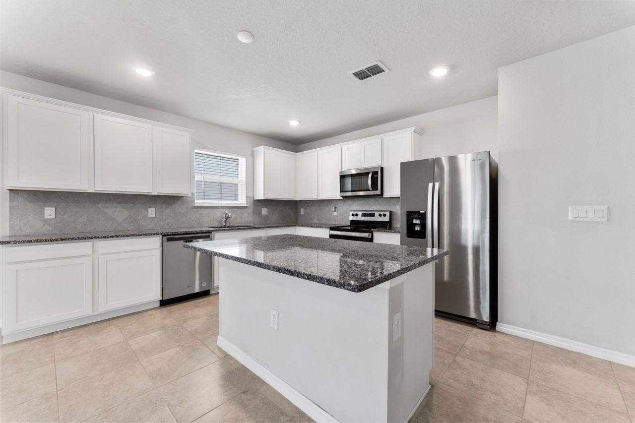 9642 Summers Cay Cir - Photo 3 of 40